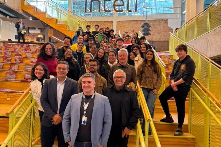 Estudantes de engenharia do INTELI concluem  aplicativo voltado ao uso do passe livre em Guarujá